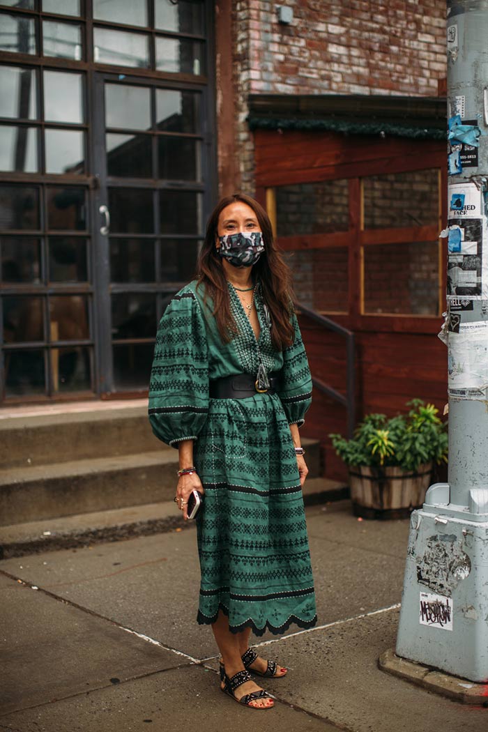 NYFW spring 2022 street style puffy sleeves dress